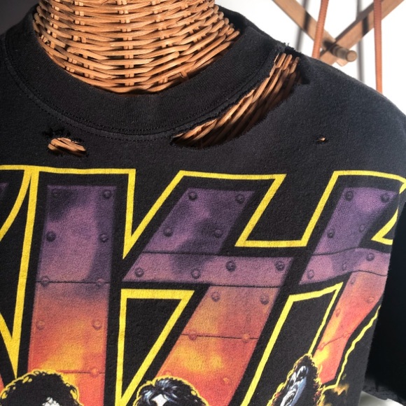 Thrashed KISS T-Shirt - Picture 3 of 5